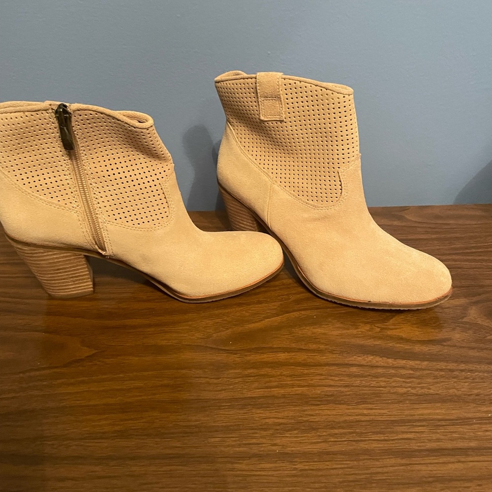 NWT Vince Camuto Suede Boots